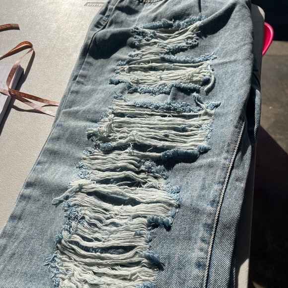 FLAMINGO DISTRESSED LIGHT WASH JEANS NEW XXXXL BUT FITS LIKE A 2X - Picture 3 of 8